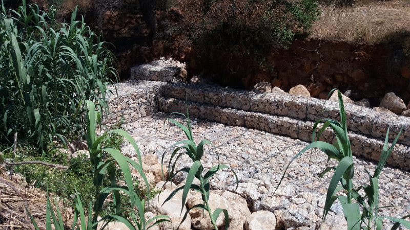 ΜΕΛΕΤΗ ΜΙΚΡΩΝ ΦΡΑΓΜΑΤΩΝ ΚΑΤΑΚΡΑΤΗΣΗΣ ΦΕΡΤΩΝ ΣΤΑ ΡΕΜΑΤΑ ΡΕΒΥΘΙΑ ΚΑΙ ΧΙΛΙΟΠΟΤΑΜΟΣ ΣΤΟΝ ΚΑΛΑΜΟ ΑΤΤΙΚΗΣ